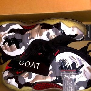 Fighter jet foam posits winter camo color with red